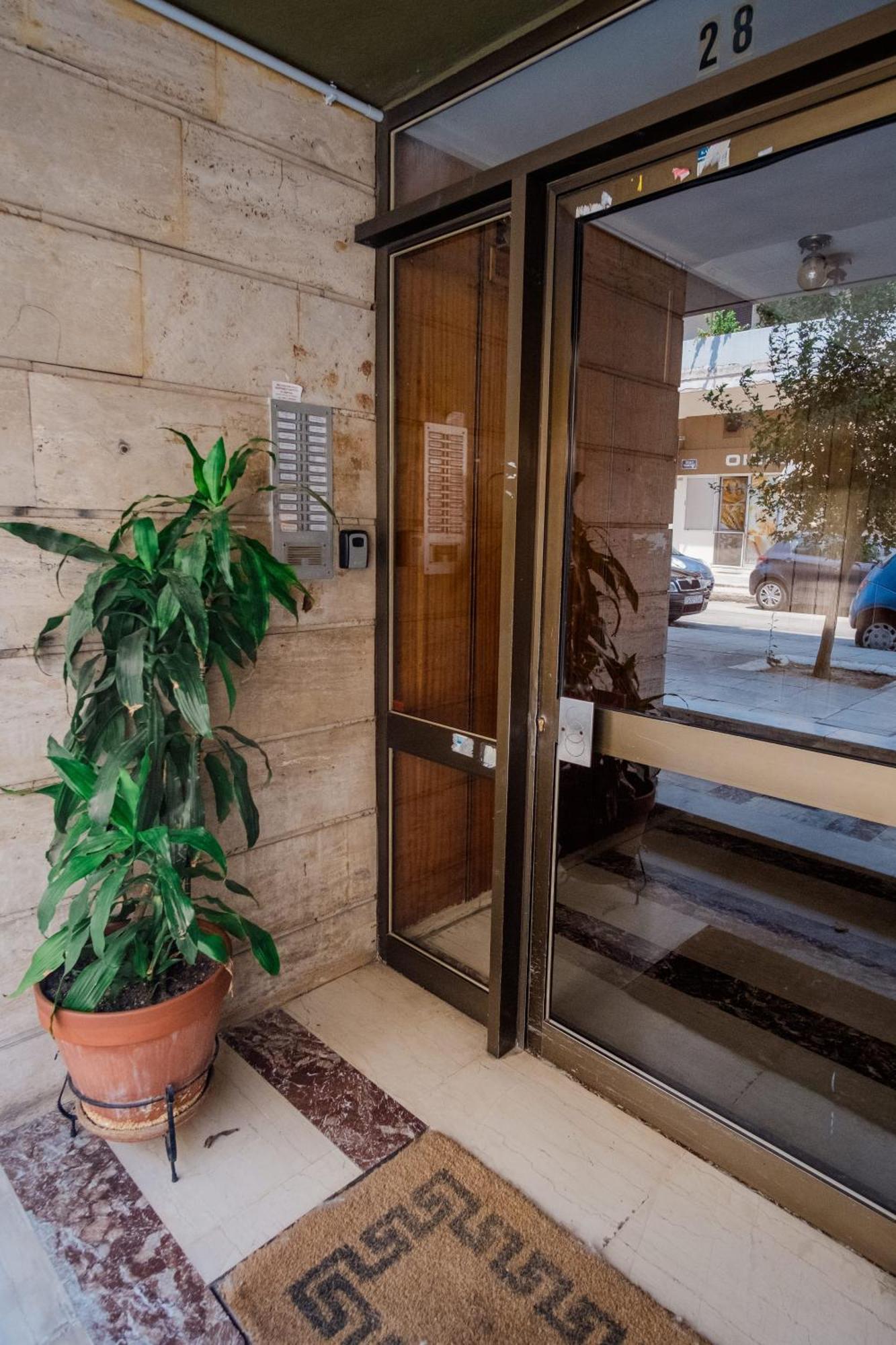 Charming & Authentic Gem - Walk To Port & Shops! Apartman Pátra Kültér fotó