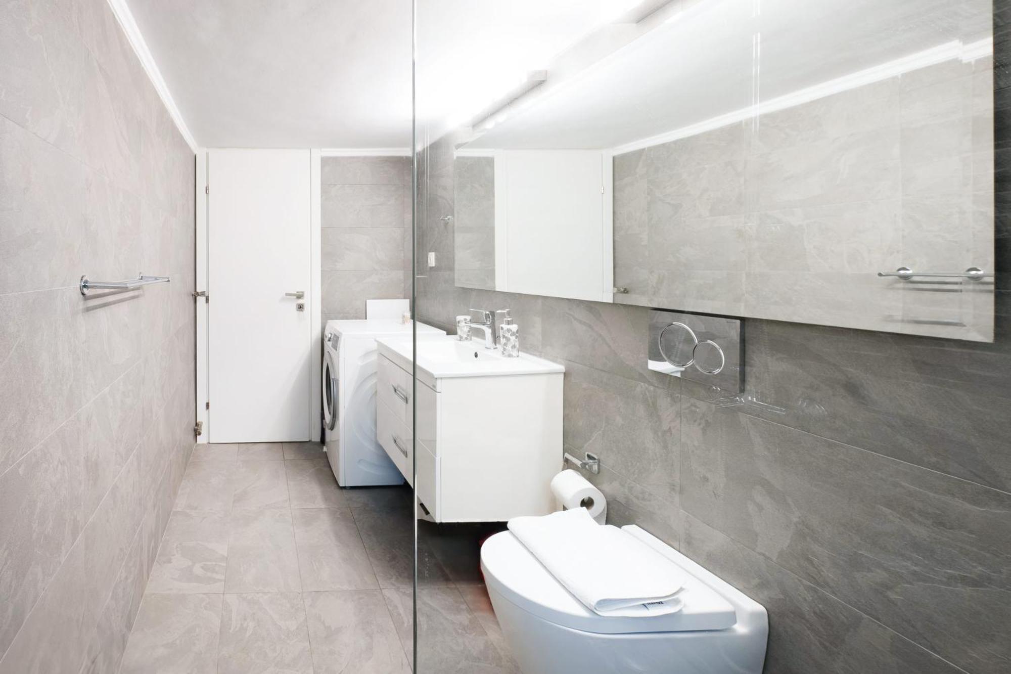 Charming & Authentic Gem - Walk To Port & Shops! Apartman Pátra Kültér fotó
